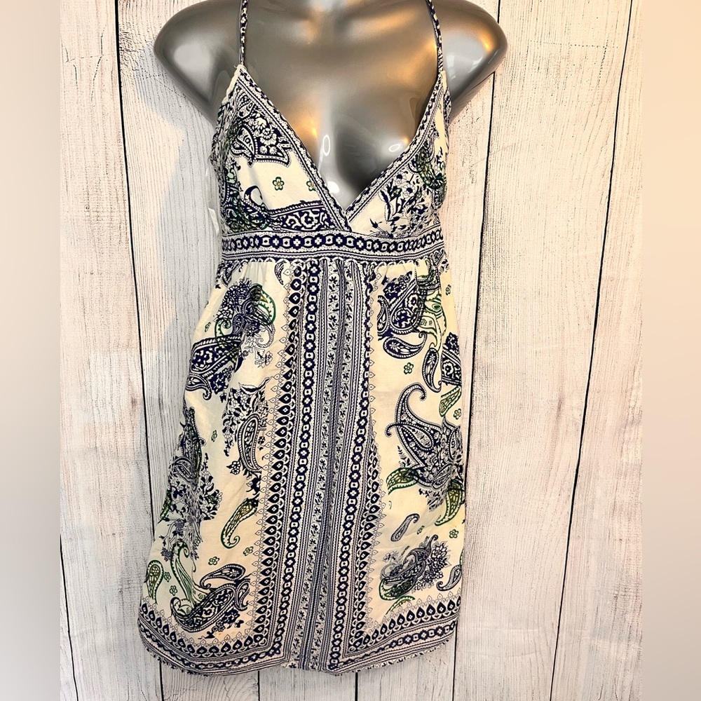 Super cute semi mini sundress. White background with purple/navy blue paisley.